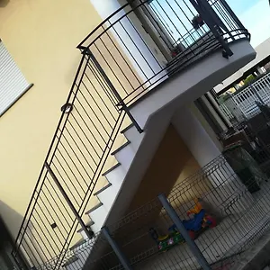 Yellow House Cir 12040 Italia